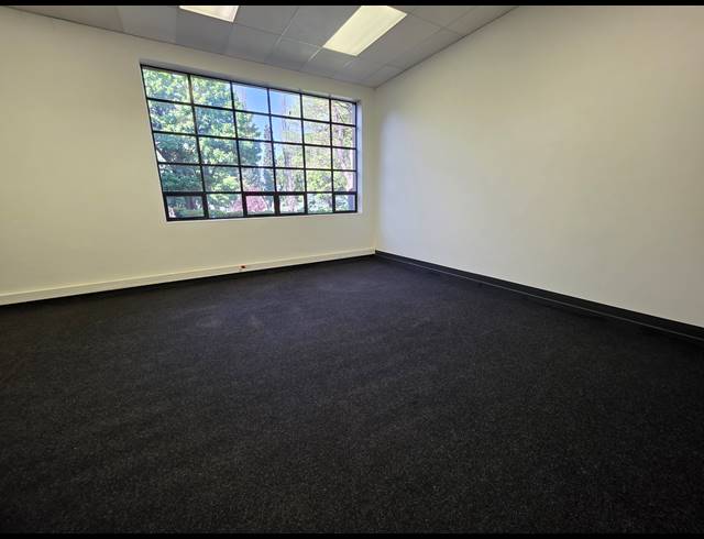 8,300M² WAREHOUSE TO LET IN ROBERTSHAM